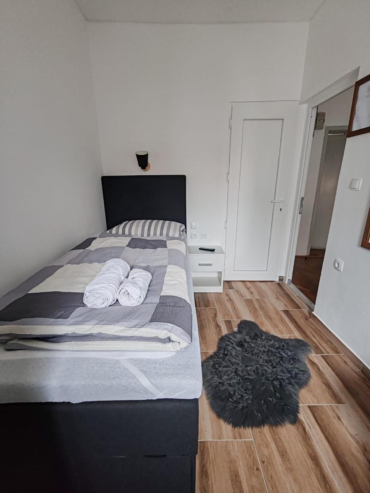 Hotel Sobe Dakovacki Vezovi Ðakovo Esterno foto